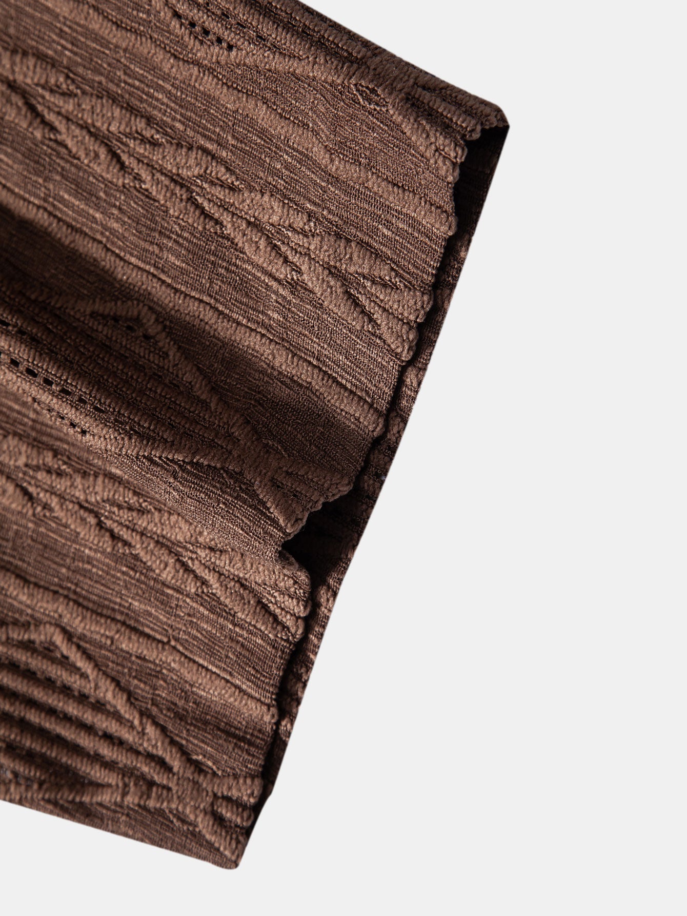 Sten™ | Kubansk skjorta i geometriskt jacquardmönster med håldetaljer & raka byxor med rynkad textur