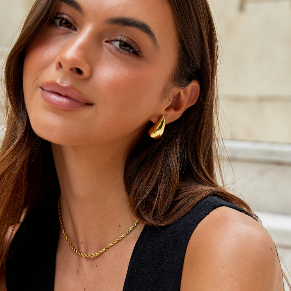 SVEA | Ame Gold Droppformade Örhängen