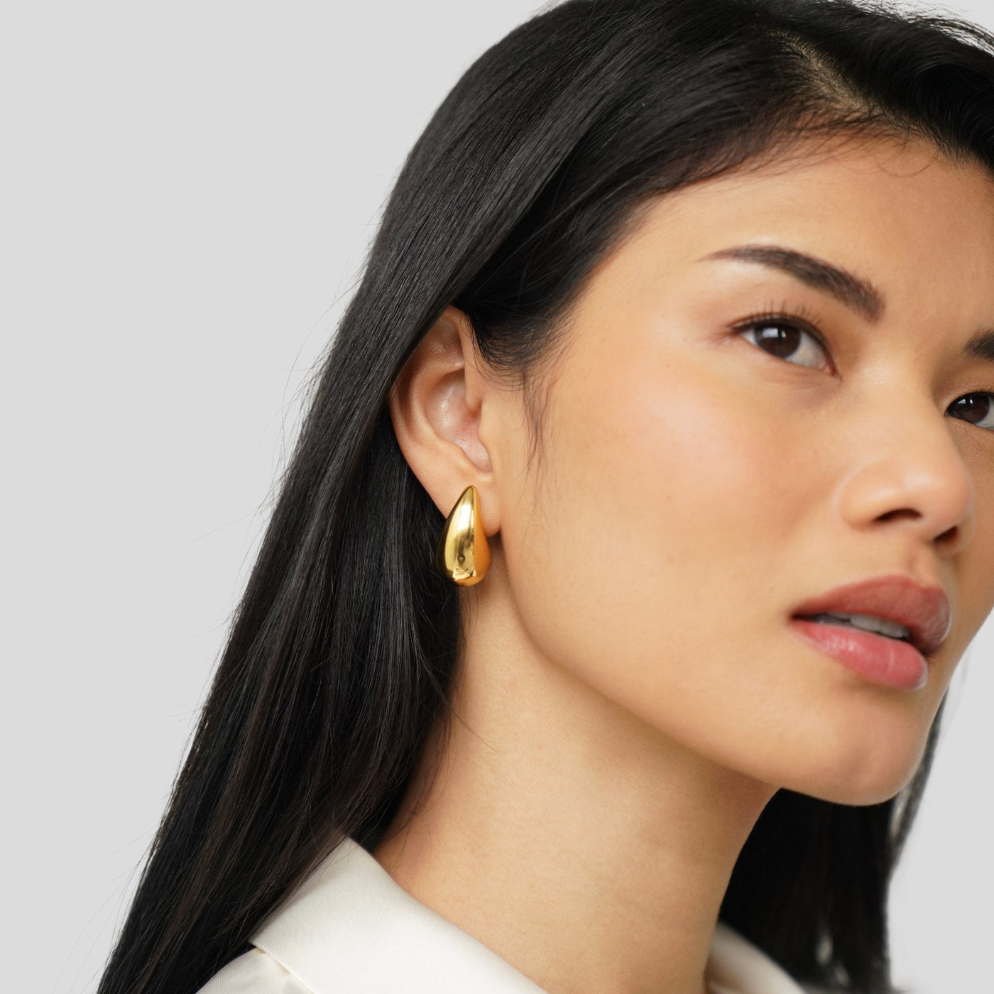 SVEA | Ame Gold Droppformade Örhängen