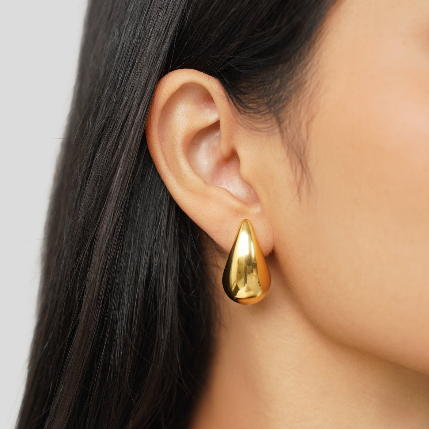SVEA | Ame Gold Droppformade Örhängen