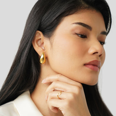 SVEA | Ame Gold Droppformade Örhängen