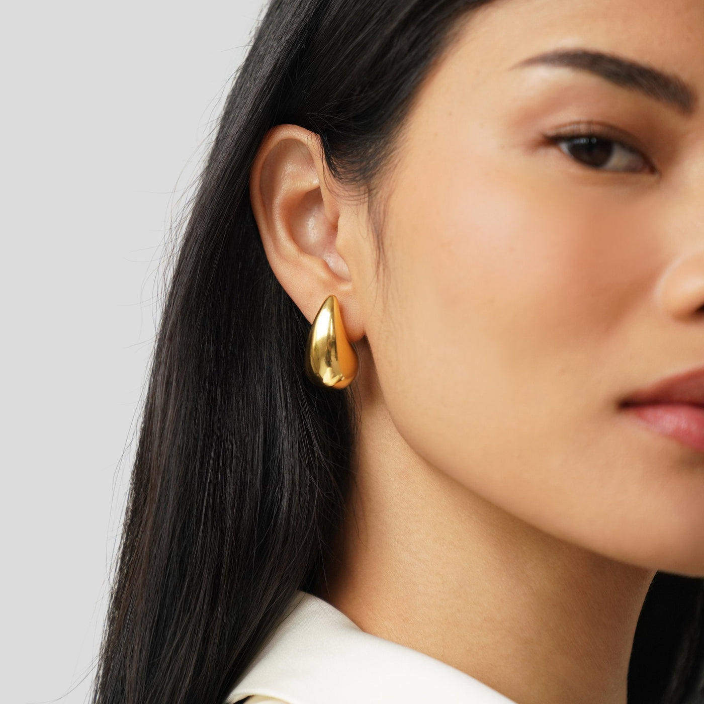 SVEA | Ame Gold Droppformade Örhängen